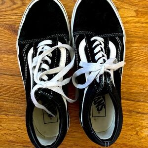 Black low top vans Women’s 7